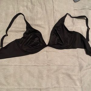 Victoria’s Secret black incredible unlined plunge 32DD